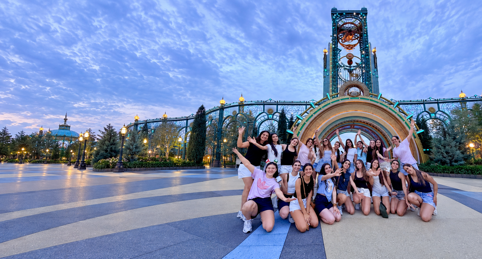 Grupo de quinceañeras en Universal Epic Universe
